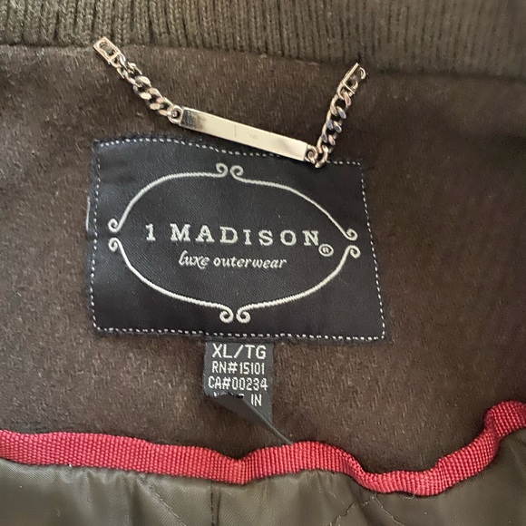 Gorgeous winter coat with detachable fur trimmed hood - Picture 5 of 7